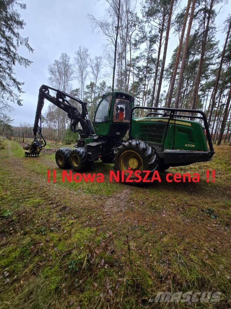 John Deere 1170 E Betakarítók