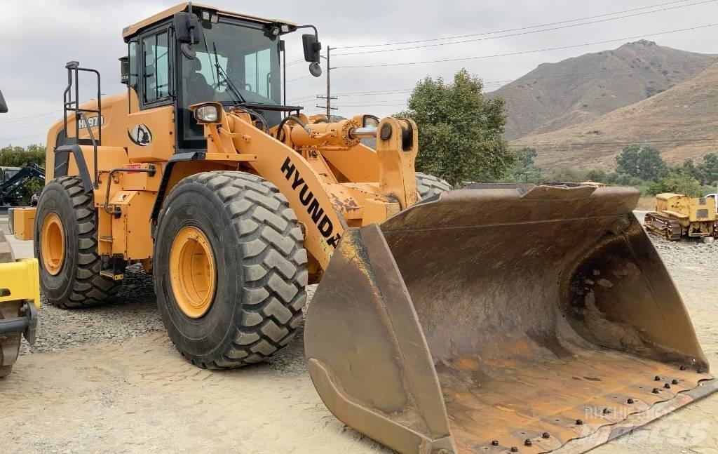 Hyundai HL970 Gumikerekes homlokrakodók