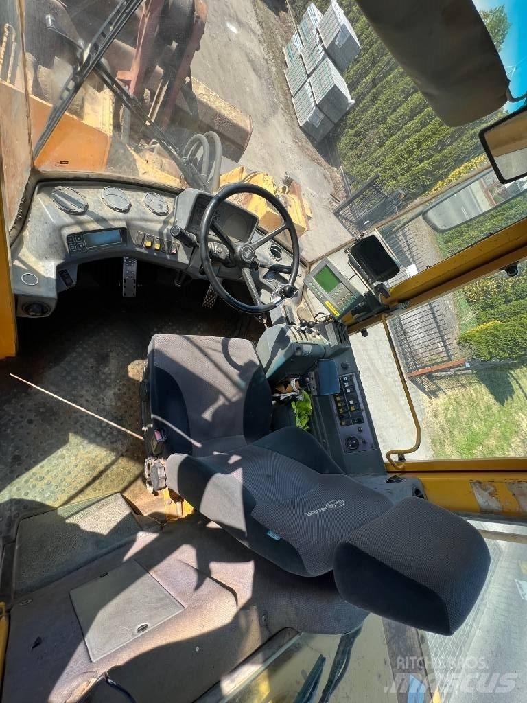Volvo BM L150 Gumikerekes homlokrakodók