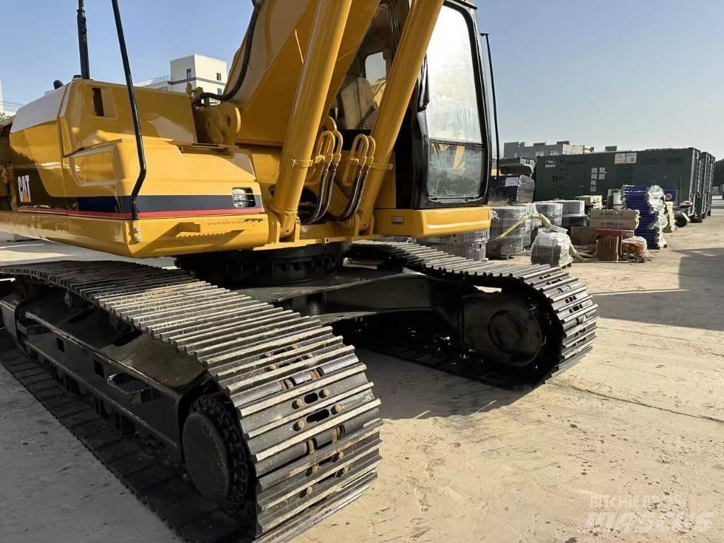 CAT 325 B L Lánctalpas kotrók
