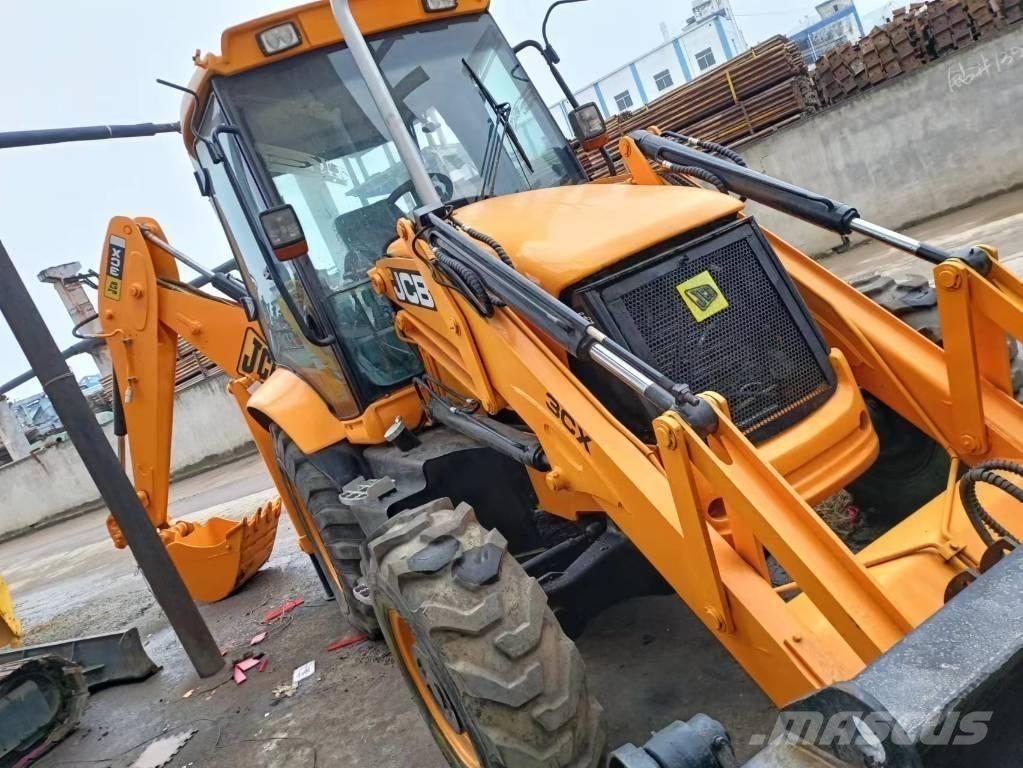 JCB 3 CX Gumikerekes kotrók