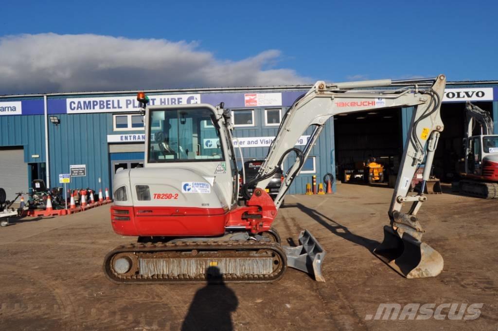 Takeuchi TB 250-2 Mini kotrók < 7t