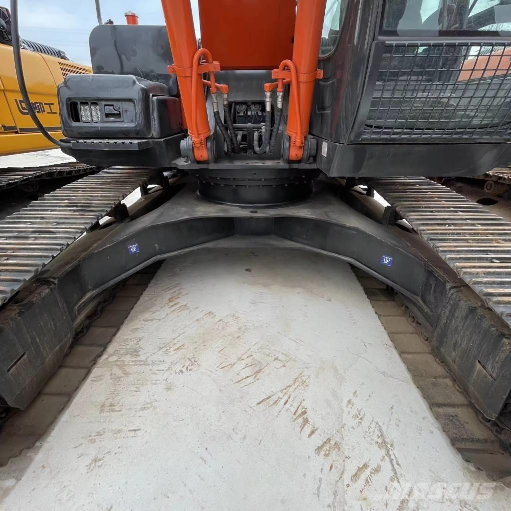 Hitachi ZX 240 Lánctalpas kotrók