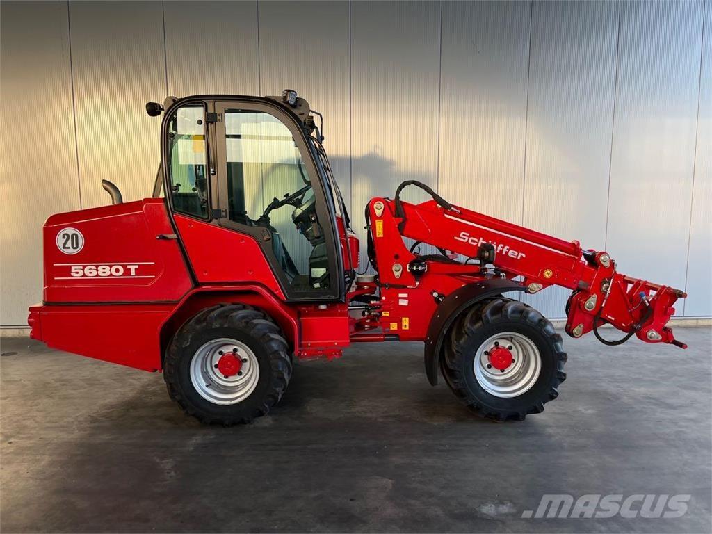 Schäffer 5680 T Gumikerekes homlokrakodók