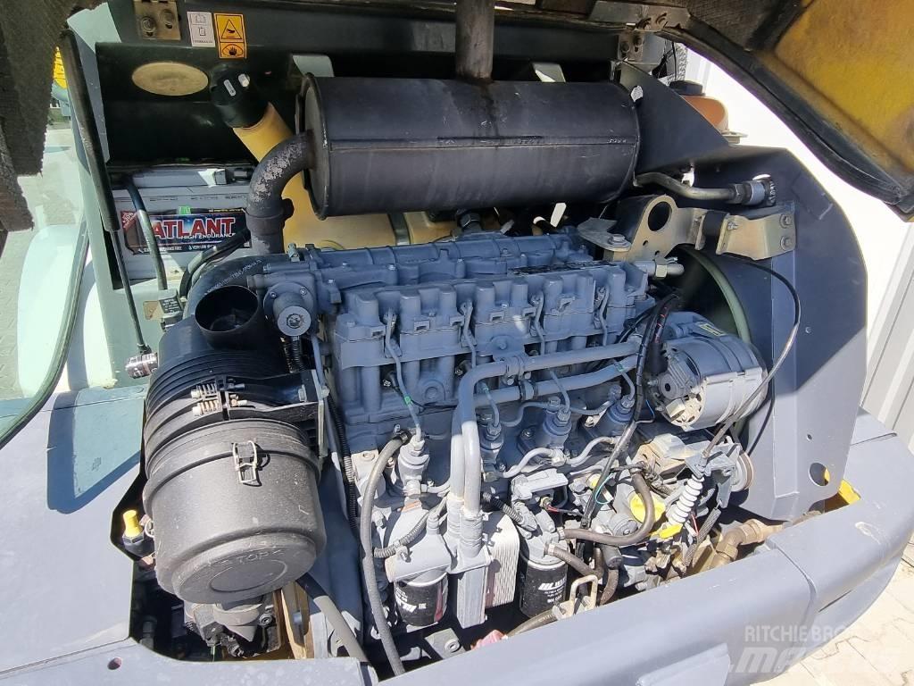 Kramer-allrad 750 Gumikerekes homlokrakodók
