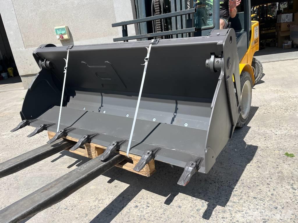 Mecalac 8 MCR Közepes (midi) kotrók 7 t - 12 t