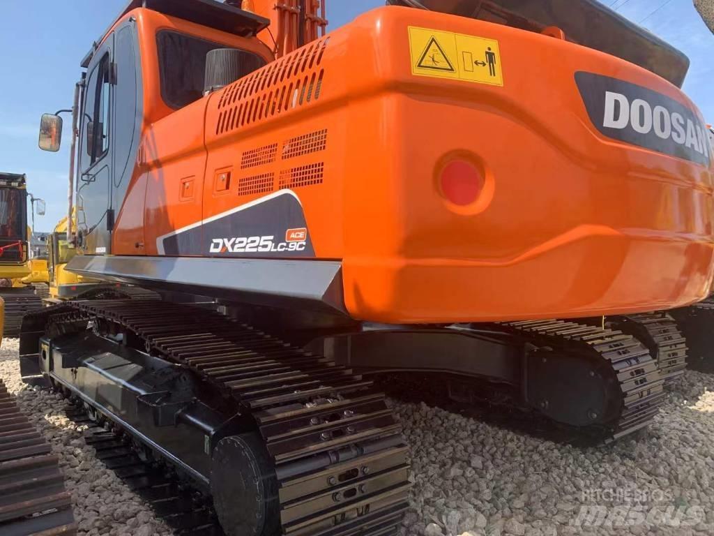 Doosan DX 225 Lánctalpas kotrók