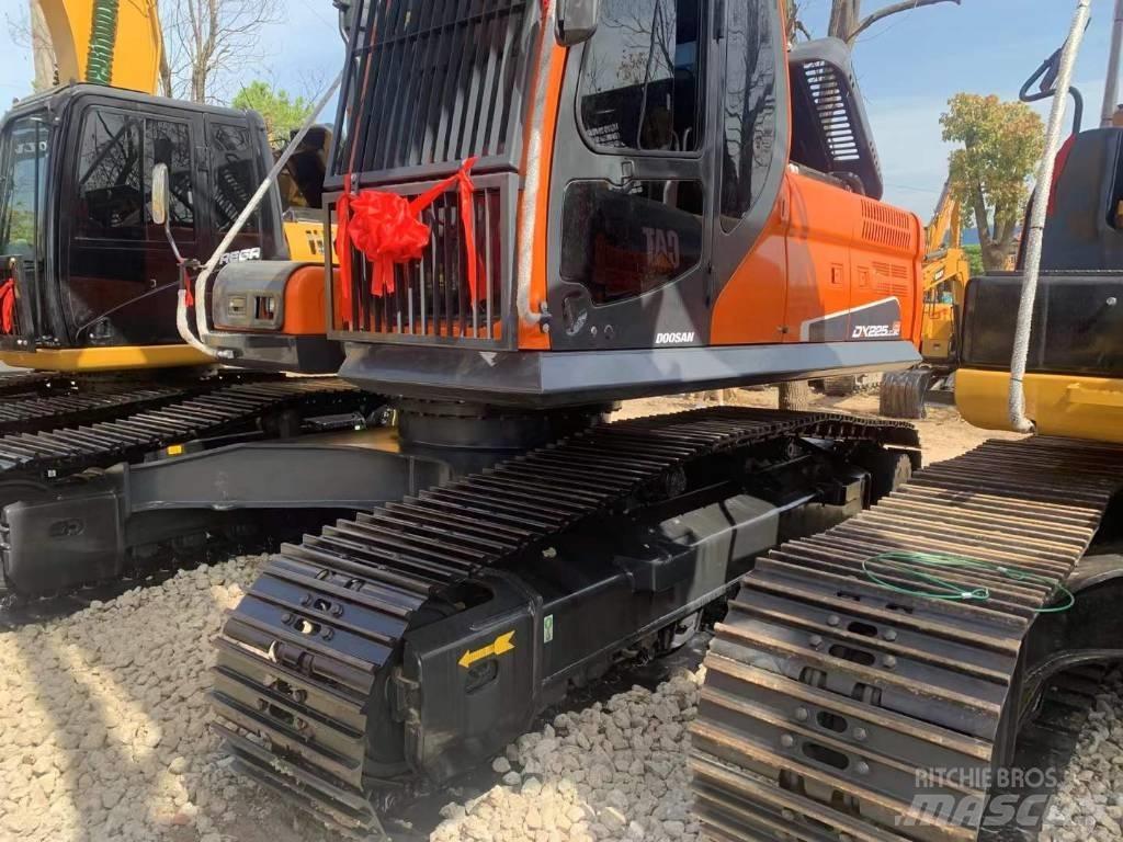 Doosan DX 225 Lánctalpas kotrók
