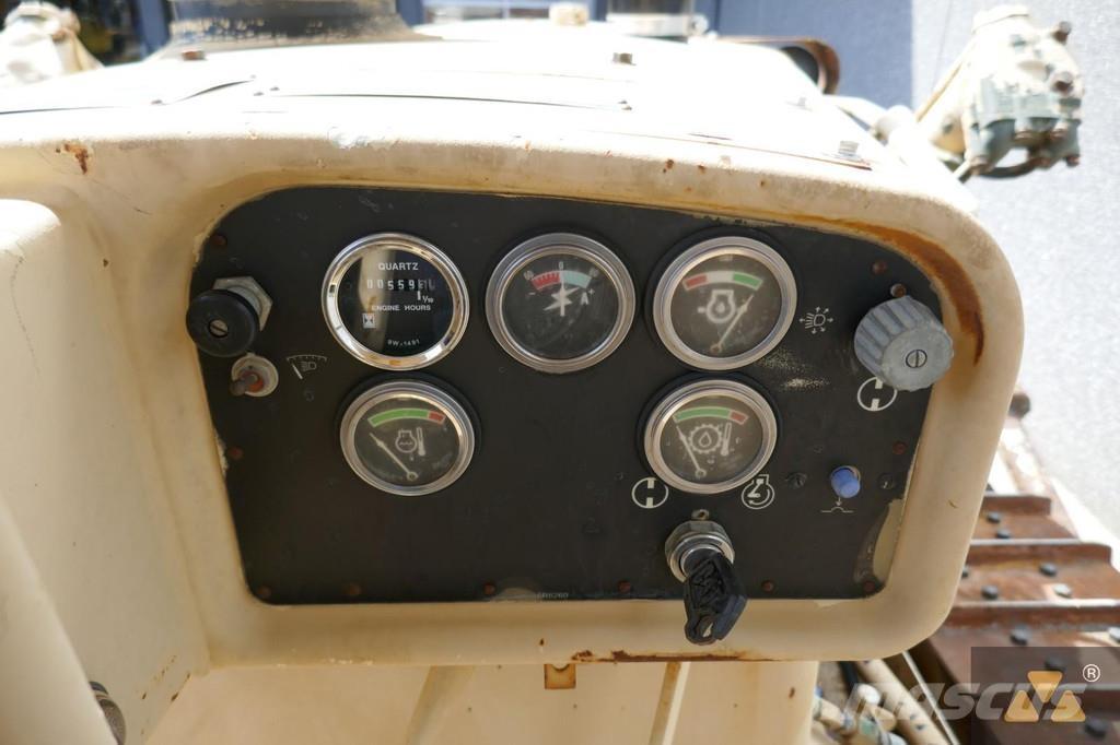 CAT D7G Ex-army lánctalpas dózerek