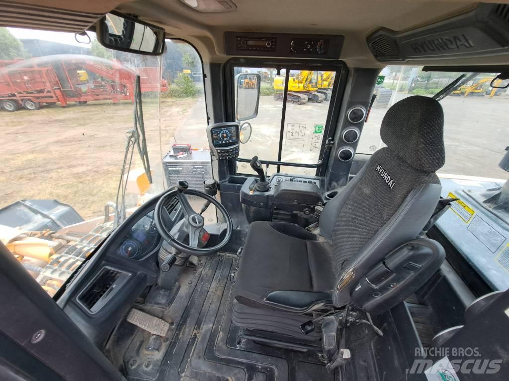 Hyundai HL940 Gumikerekes homlokrakodók