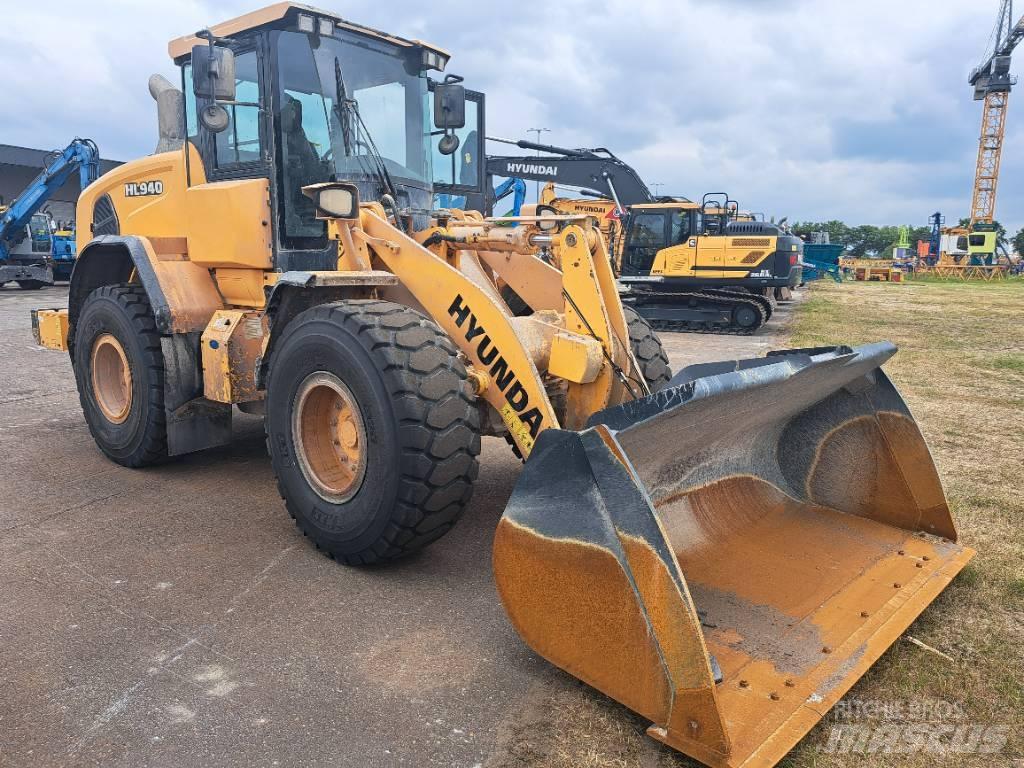 Hyundai HL940 Gumikerekes homlokrakodók