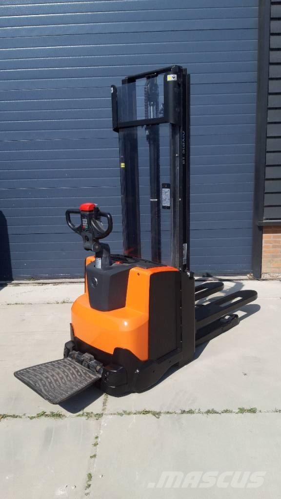 BT SWE 120 Elektromos gyalogkíséretű targoncák