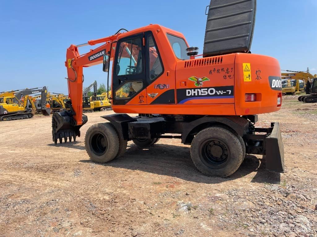 Doosan 150 Gumikerekes kotrók