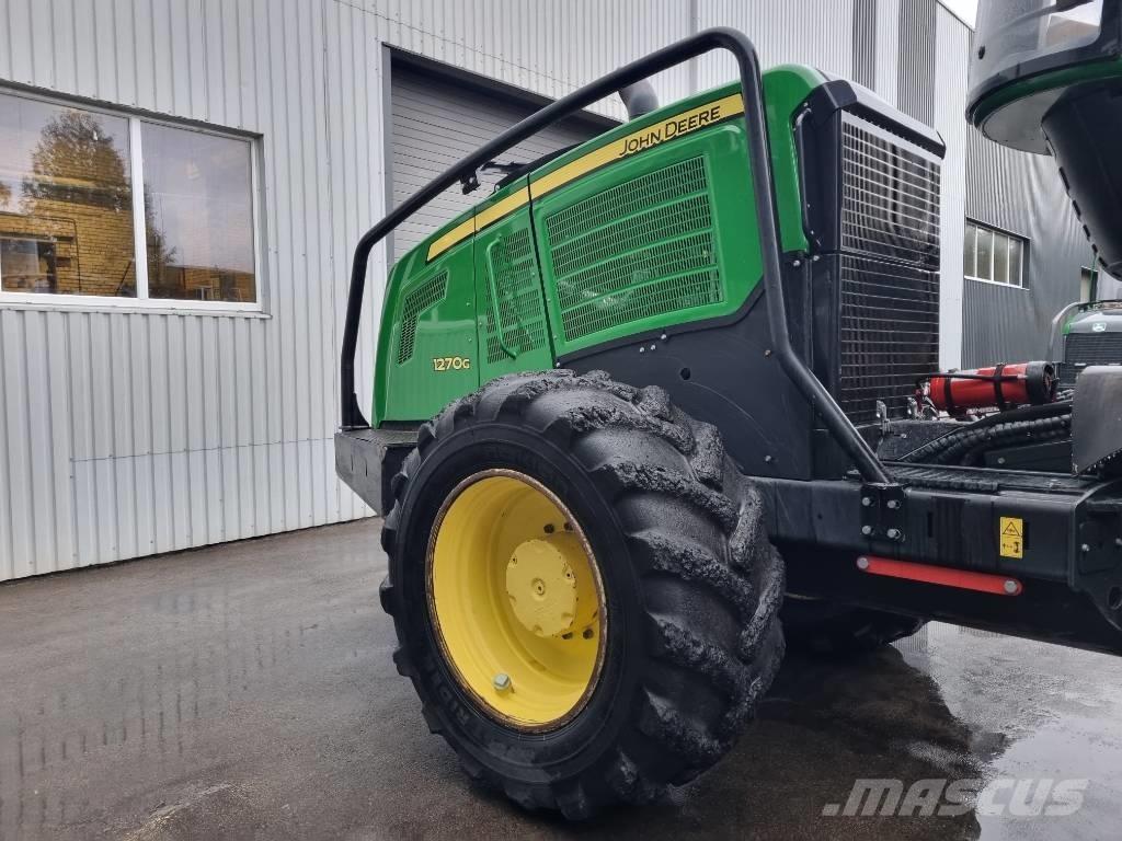 John Deere 1270 G Betakarítók