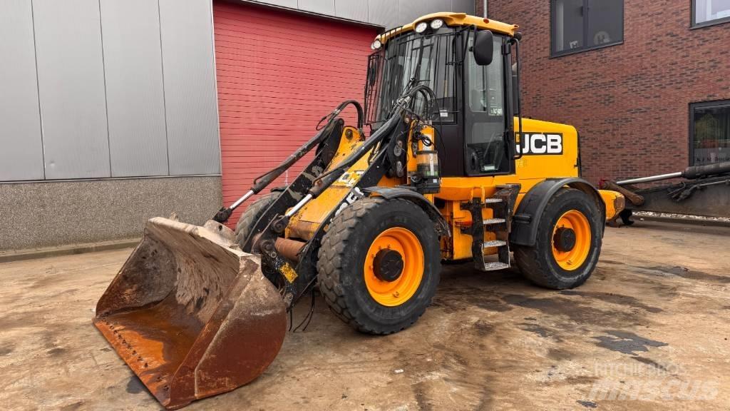 JCB 411 Gumikerekes homlokrakodók