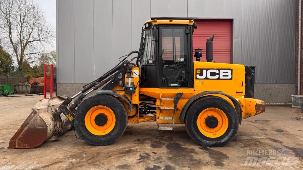 JCB 411 Gumikerekes homlokrakodók