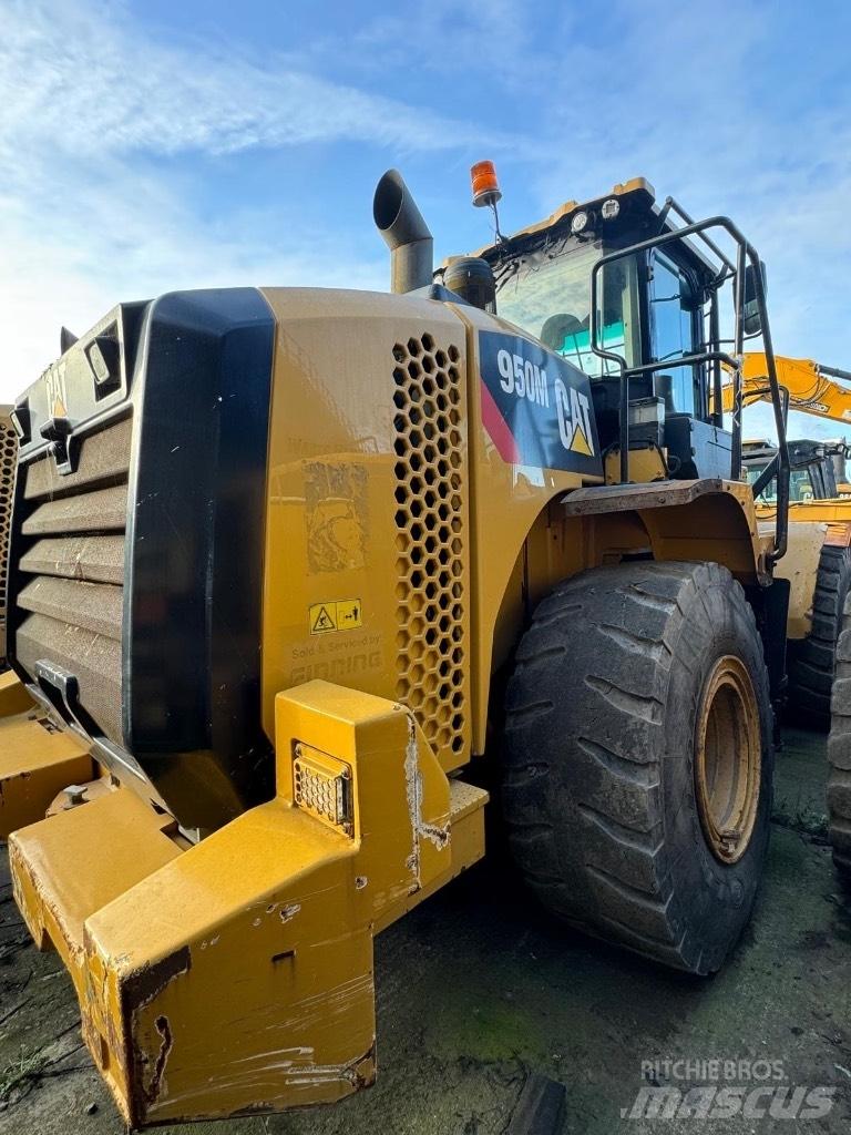 CAT 950M Gumikerekes homlokrakodók