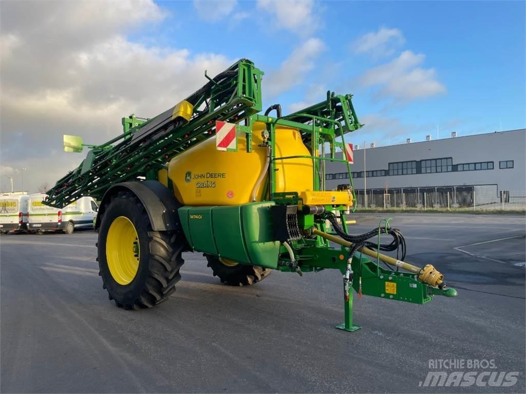 John Deere M740i Vontatott trágyaszórók