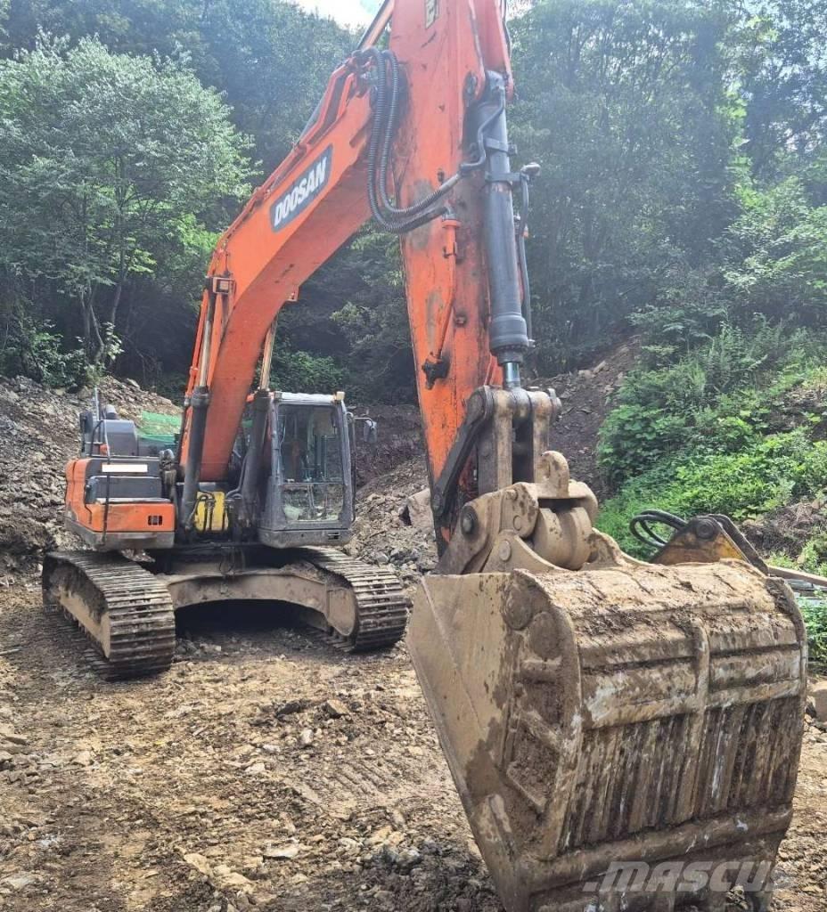 Doosan DX 300 LC-5 Lánctalpas kotrók