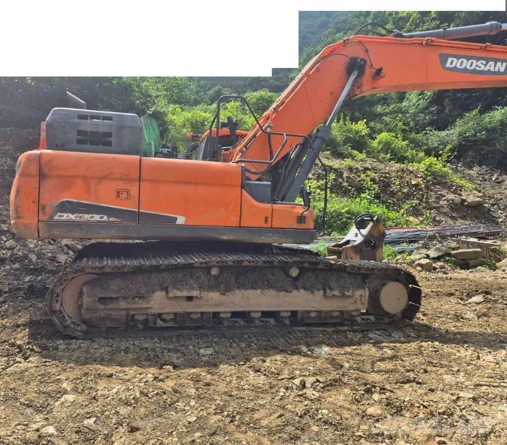 Doosan DX 300 LC-5 Lánctalpas kotrók