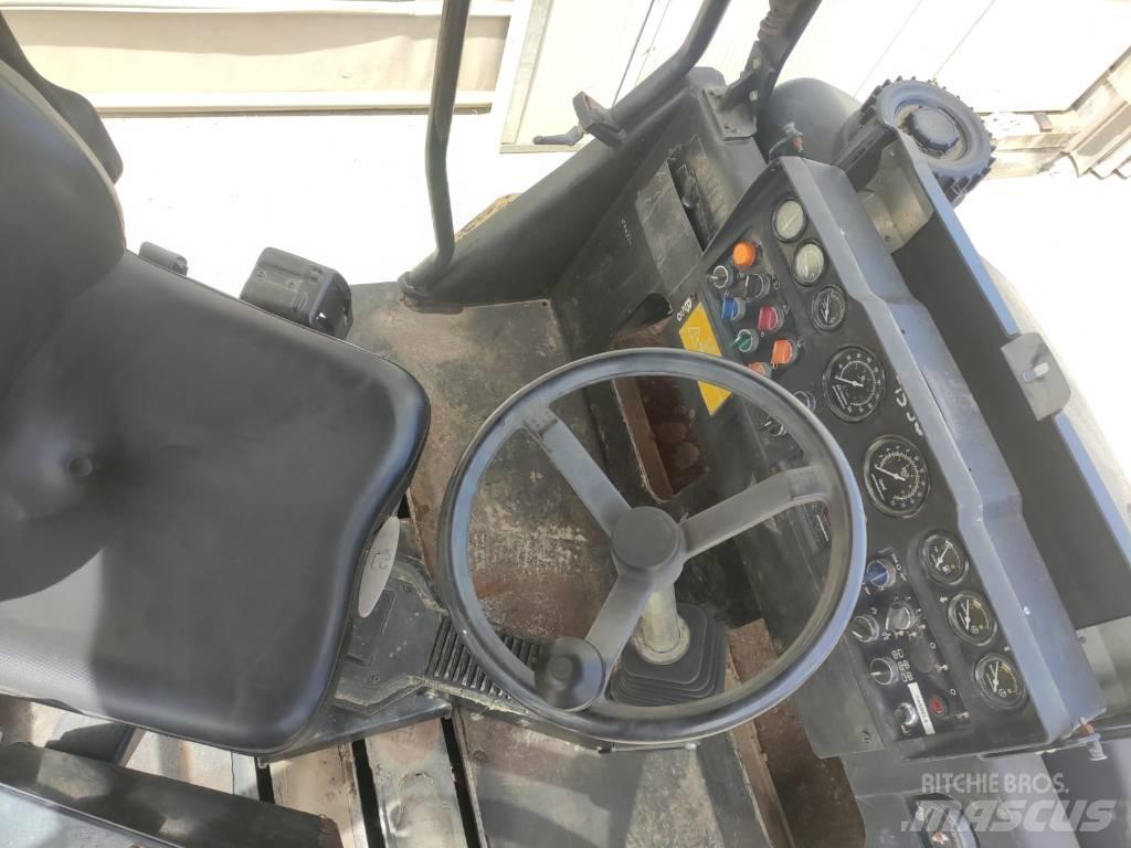 Dynapac CC 232 HF Ikerdobos hengerek