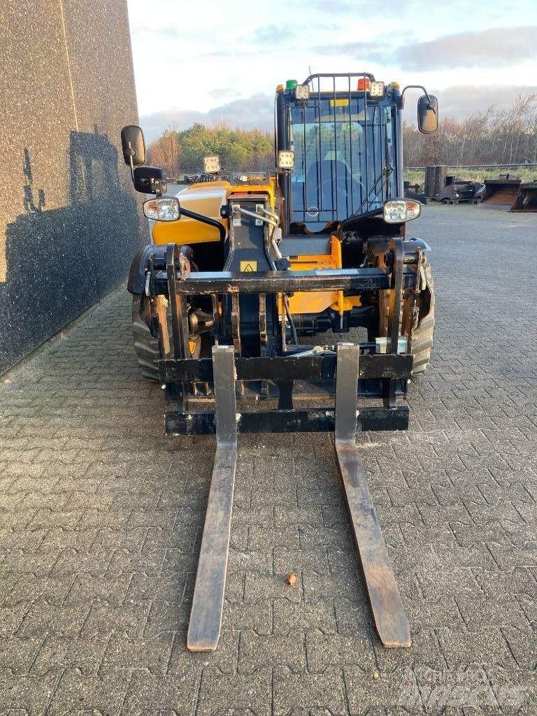 JCB 525-60 E Teleszkópos rakodók