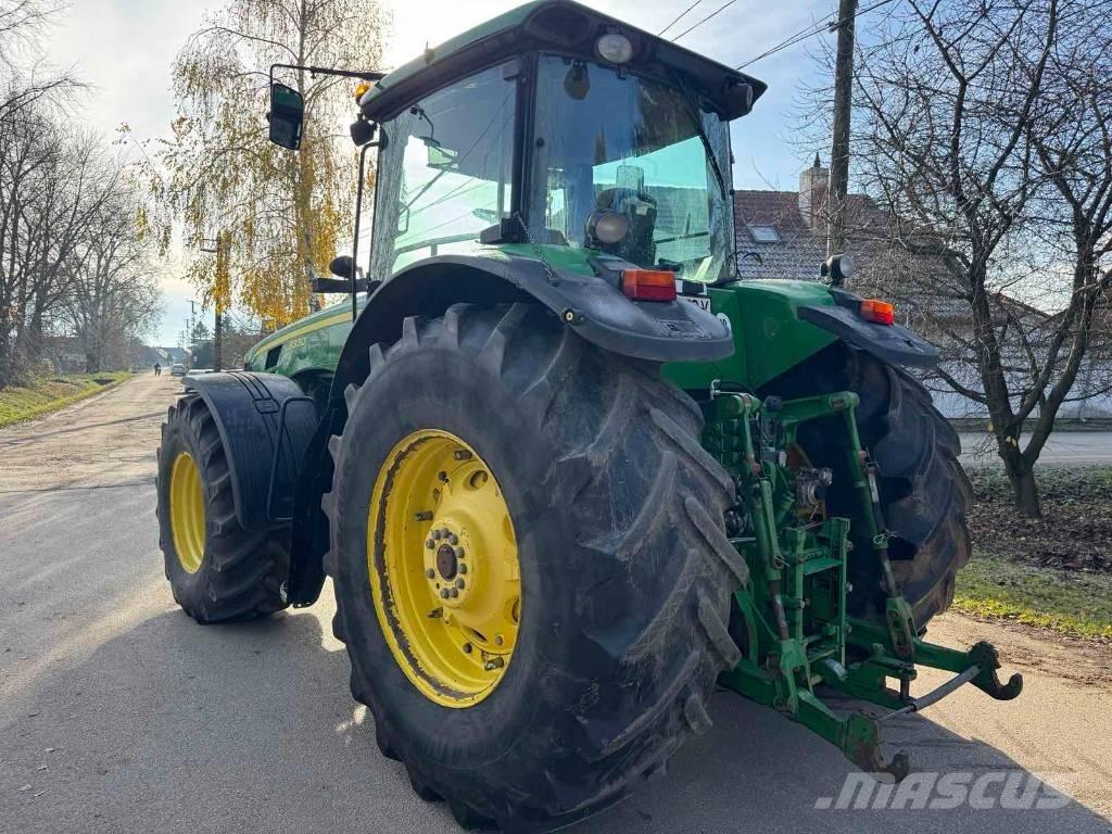 John Deere 8330 Traktorok