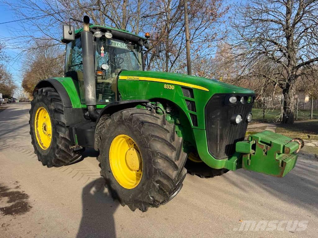 John Deere 8330 Traktorok