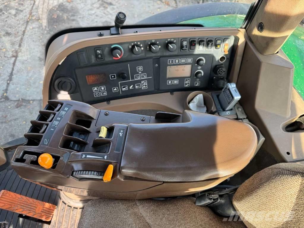 John Deere 8330 Traktorok