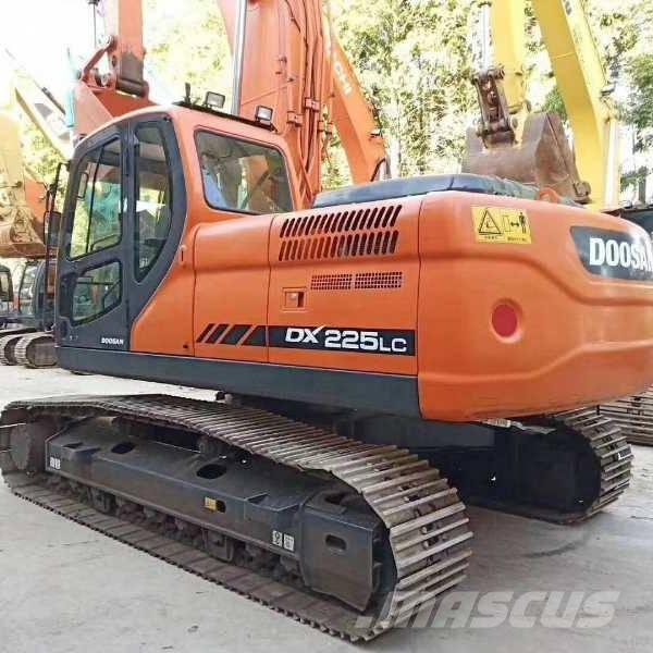 Doosan DX 225 Lánctalpas kotrók
