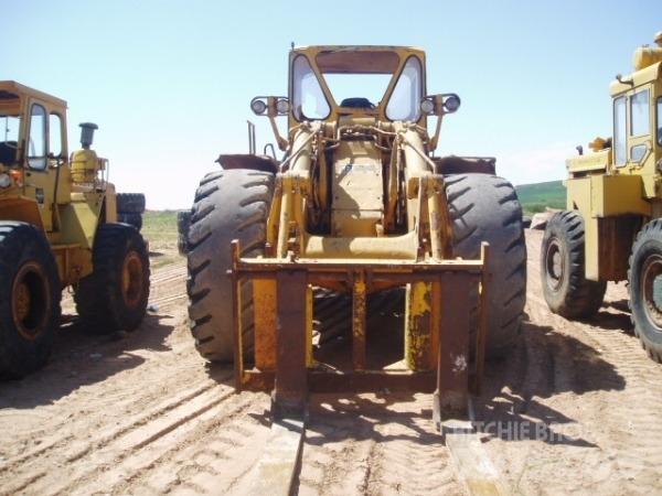 CAT 988 A Gumikerekes homlokrakodók