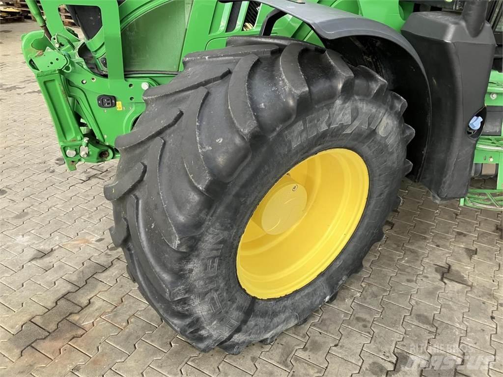 John Deere 6155R Traktorok