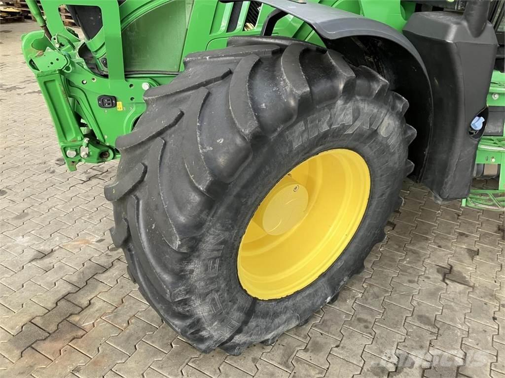 John Deere 6155R Traktorok