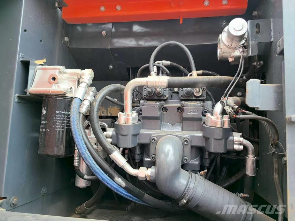 Hitachi ZX 240 HG Lánctalpas kotrók