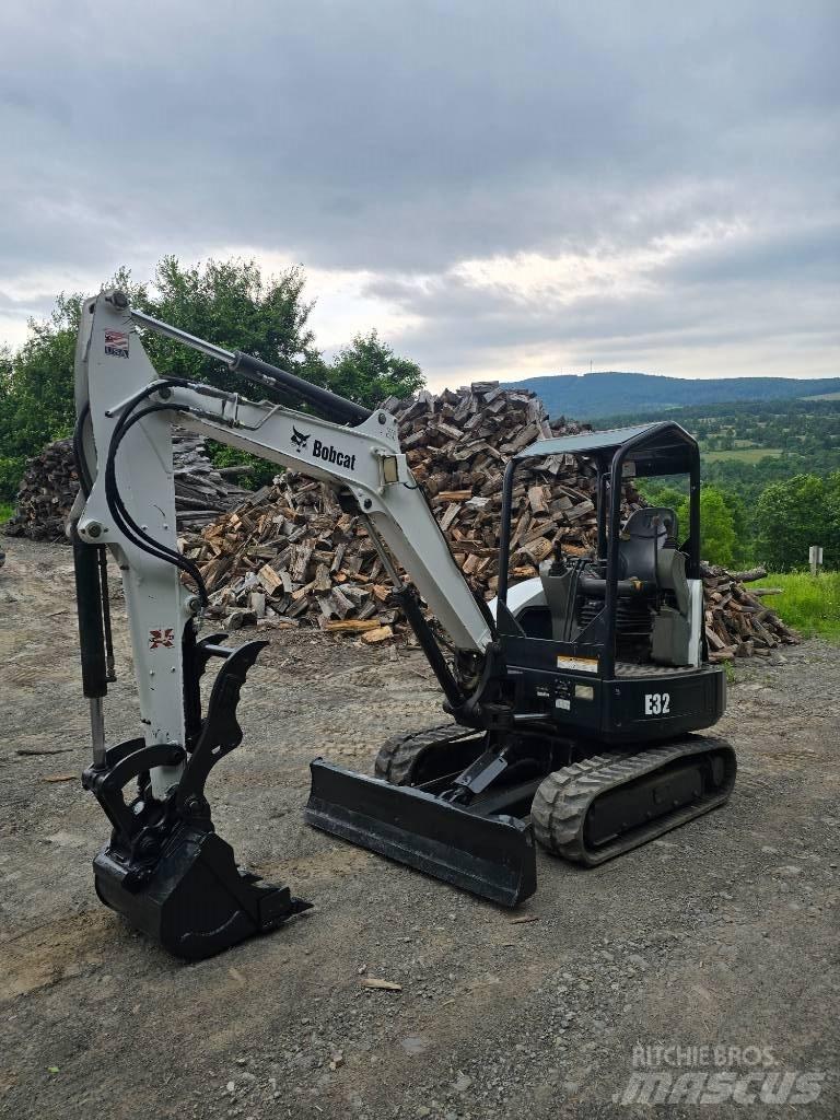 Bobcat E 32 Mini kotrók < 7t