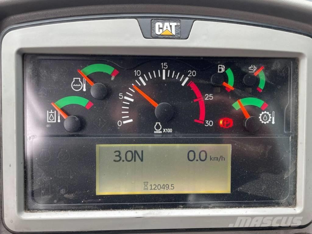 CAT 966M XE Gumikerekes homlokrakodók