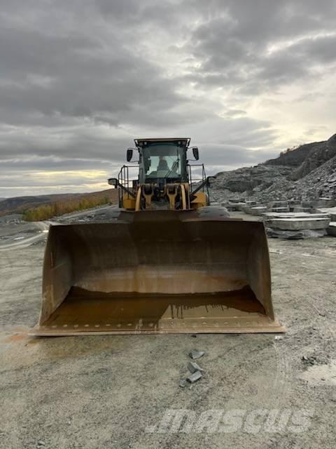 CAT 980M Gumikerekes homlokrakodók