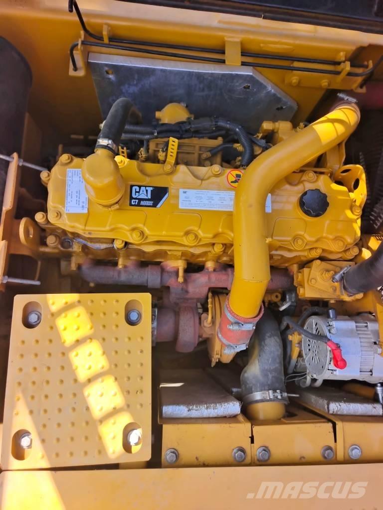 CAT 329 D2L Lánctalpas kotrók