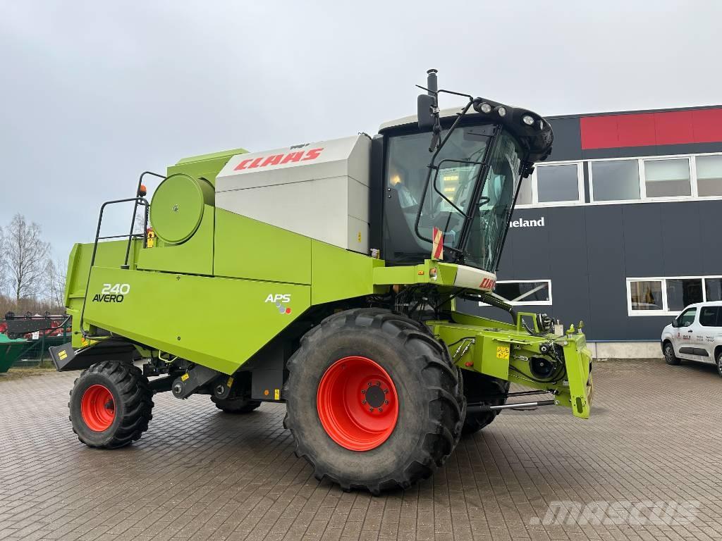 CLAAS Avero 240 Kombájnok