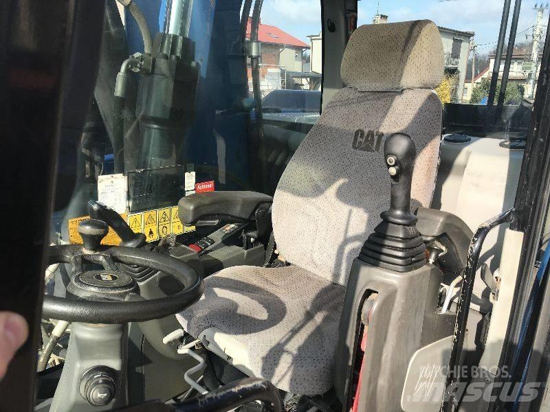 CAT M318f 318 f Gumikerekes kotrók