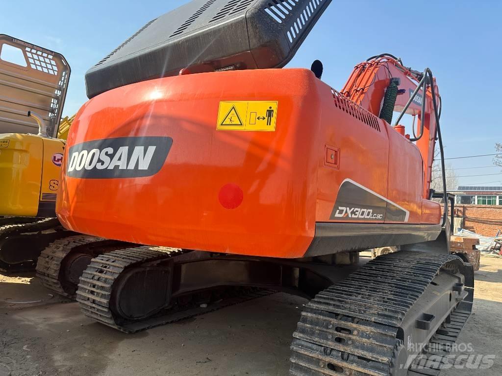 Doosan DX 300 Lánctalpas kotrók