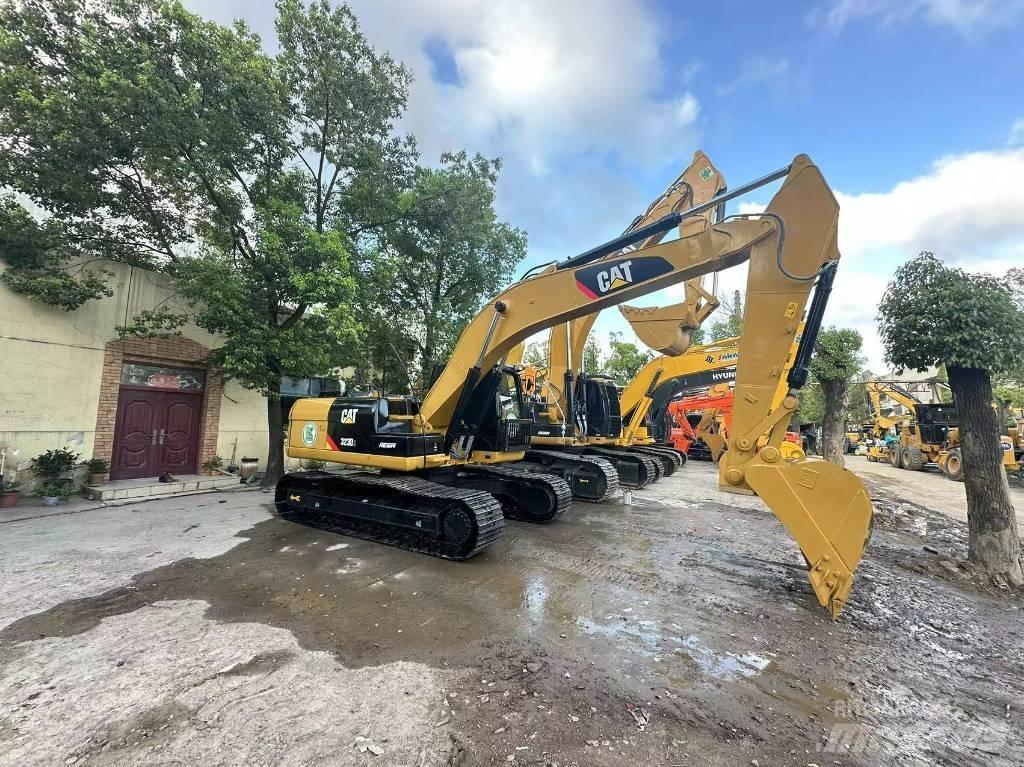 CAT 323 D Lánctalpas kotrók