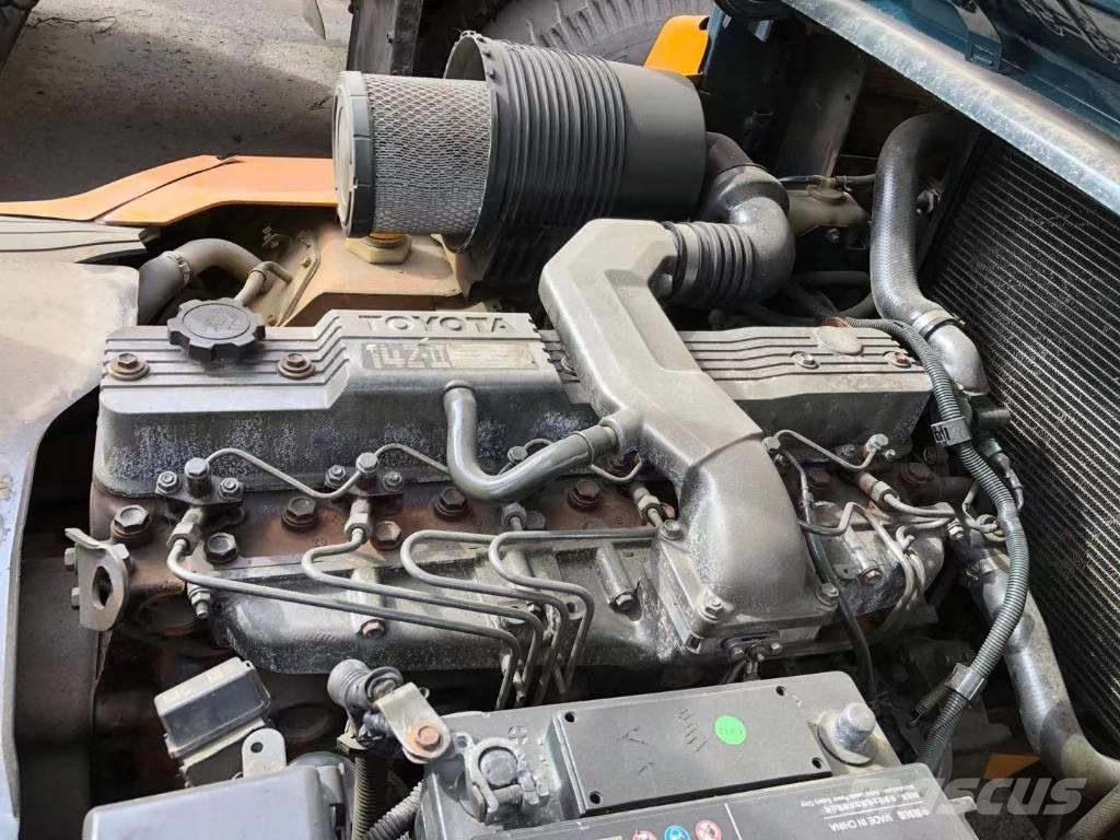 Toyota FD 50 Lánctalpas kotrók