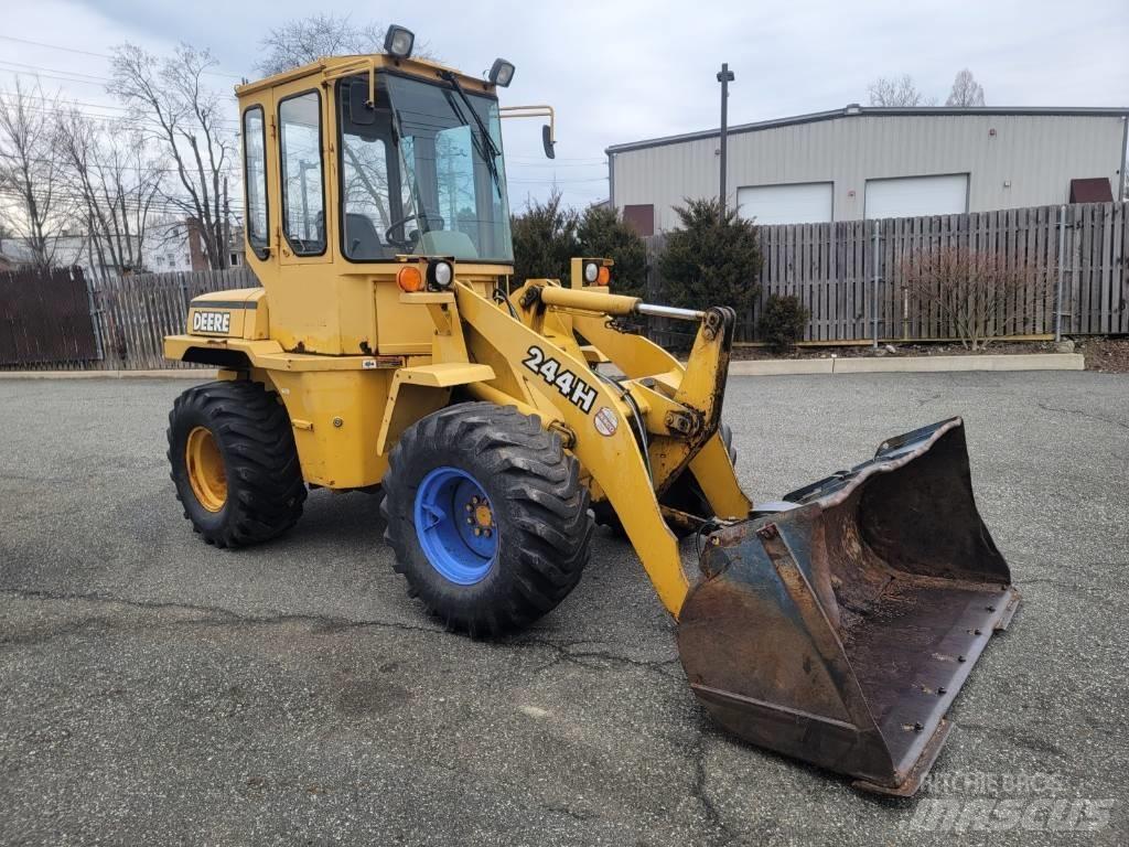 John Deere 244H Gumikerekes homlokrakodók