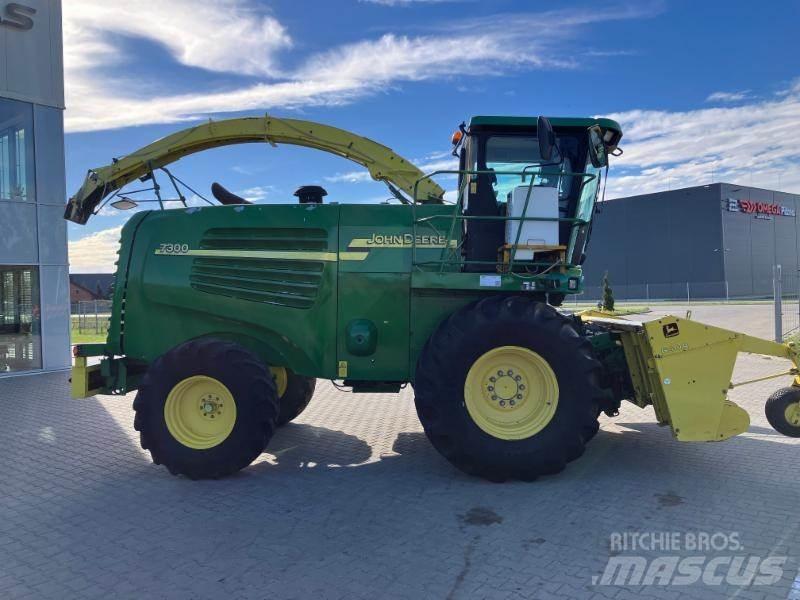 John Deere 7300 Önjáró szecskázók