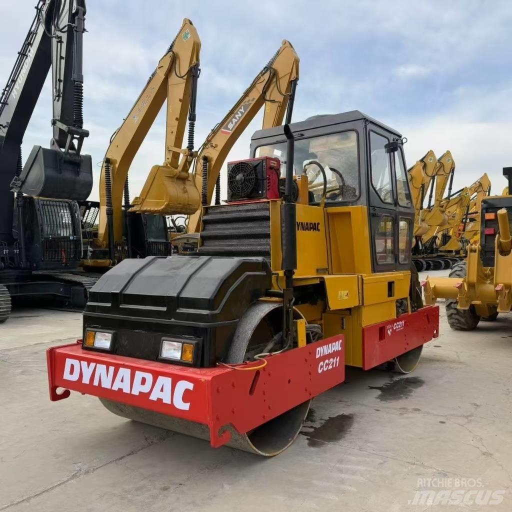 Dynapac CC 211 Ikerdobos hengerek