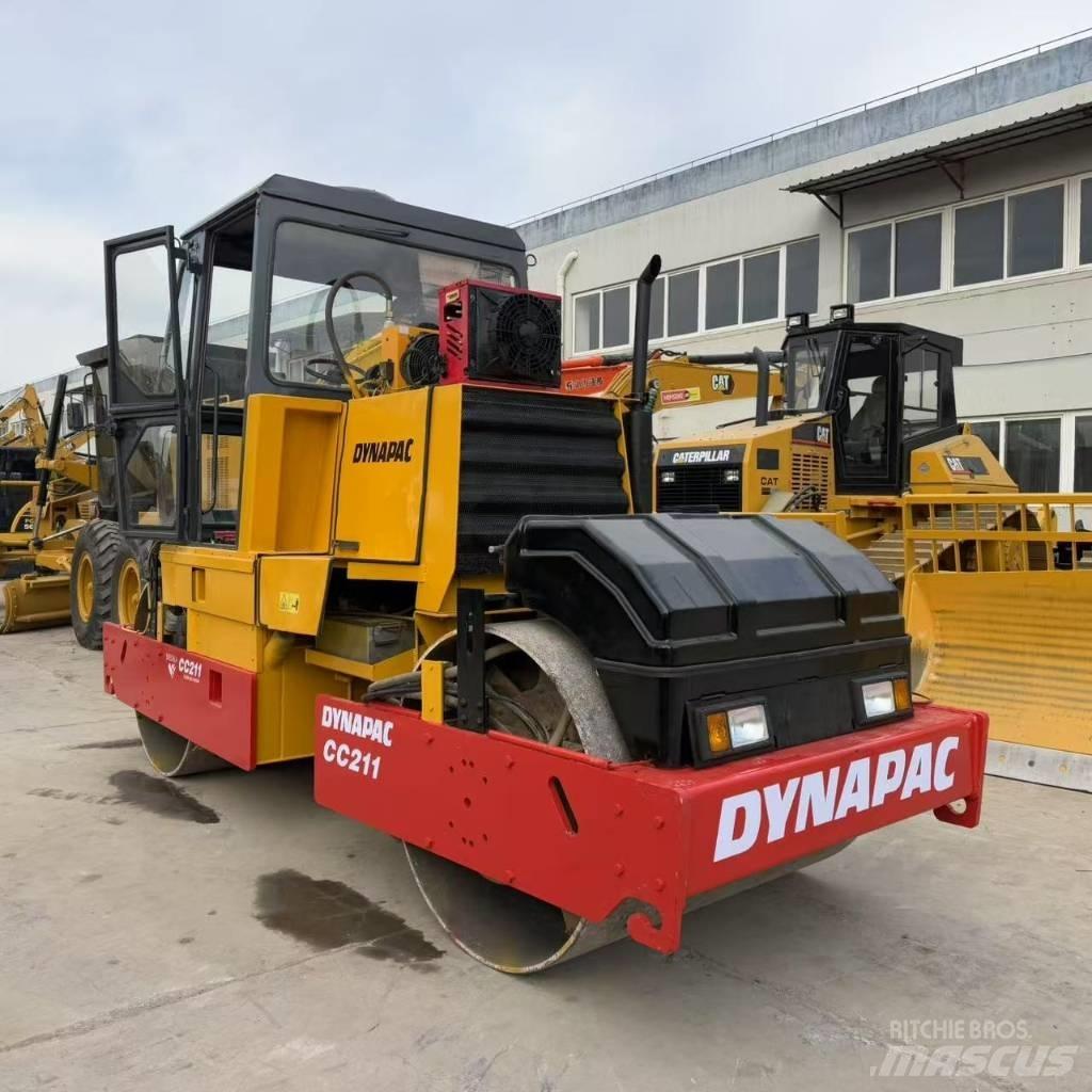 Dynapac CC 211 Ikerdobos hengerek