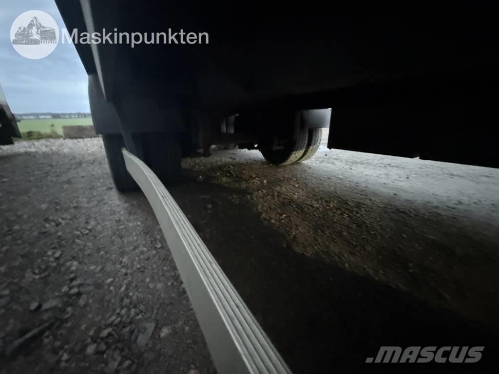 Ekeri S8-D Dobozos pótkocsik