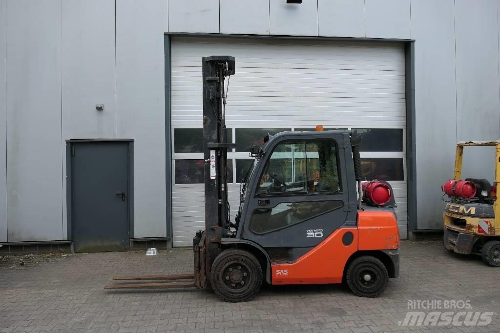 Toyota 02-8 FGF 30 Gázüzemű targoncák