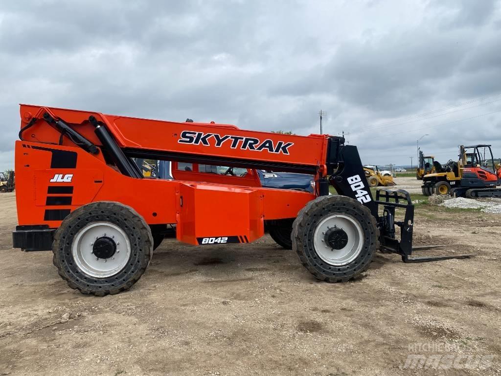 SkyTrak 8042 Teleszkópos rakodók